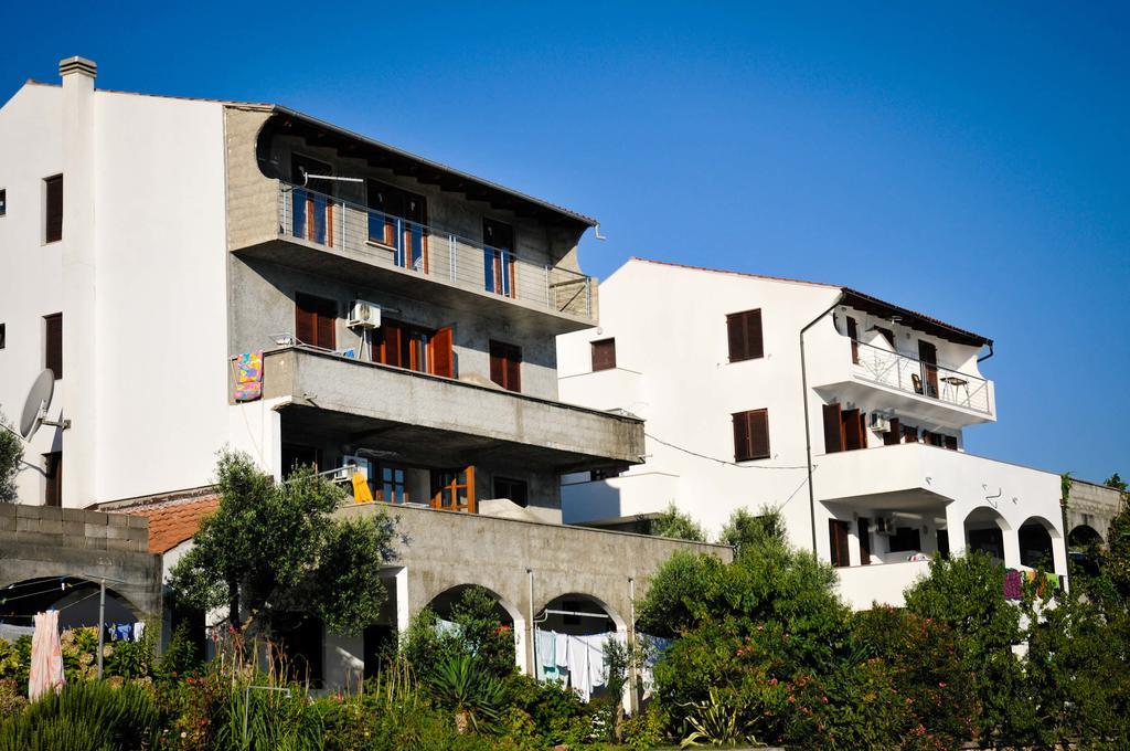 Apartments Adrialuka Dubrava  Exteriör bild